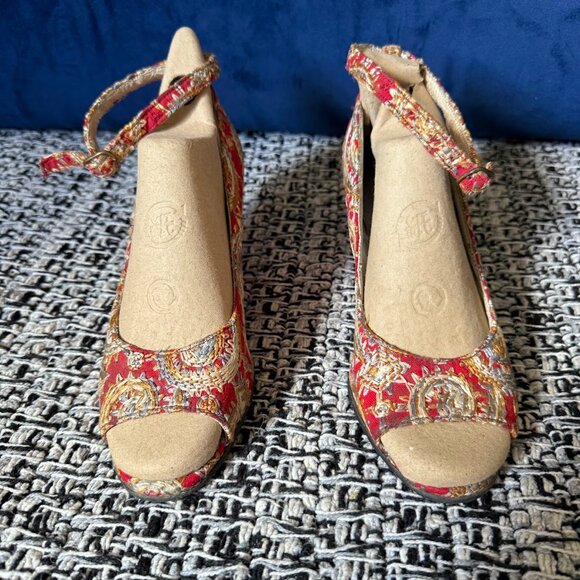 Elegant Red Wedge Sandals - Picture 2 of 9